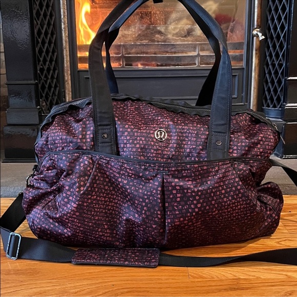 Lululemon All Day Duffel 31L - Picture 2 of 2